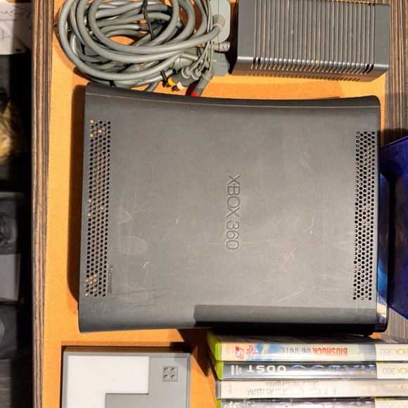 Xbox 360 Elite 120GB Console 5 Controllers 4 Games Headset TESTED Bundle Lot - Picture 9 of 14